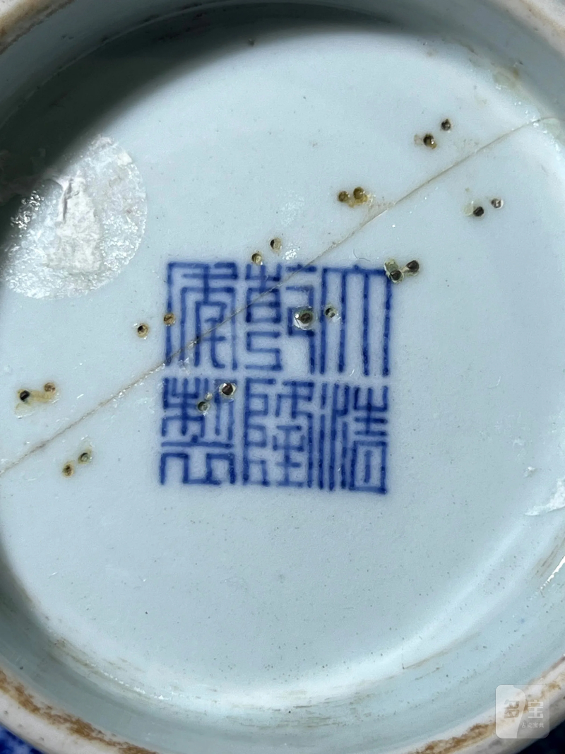 清乾隆青花莲托八宝纹大碗-多宝古瓷宝典